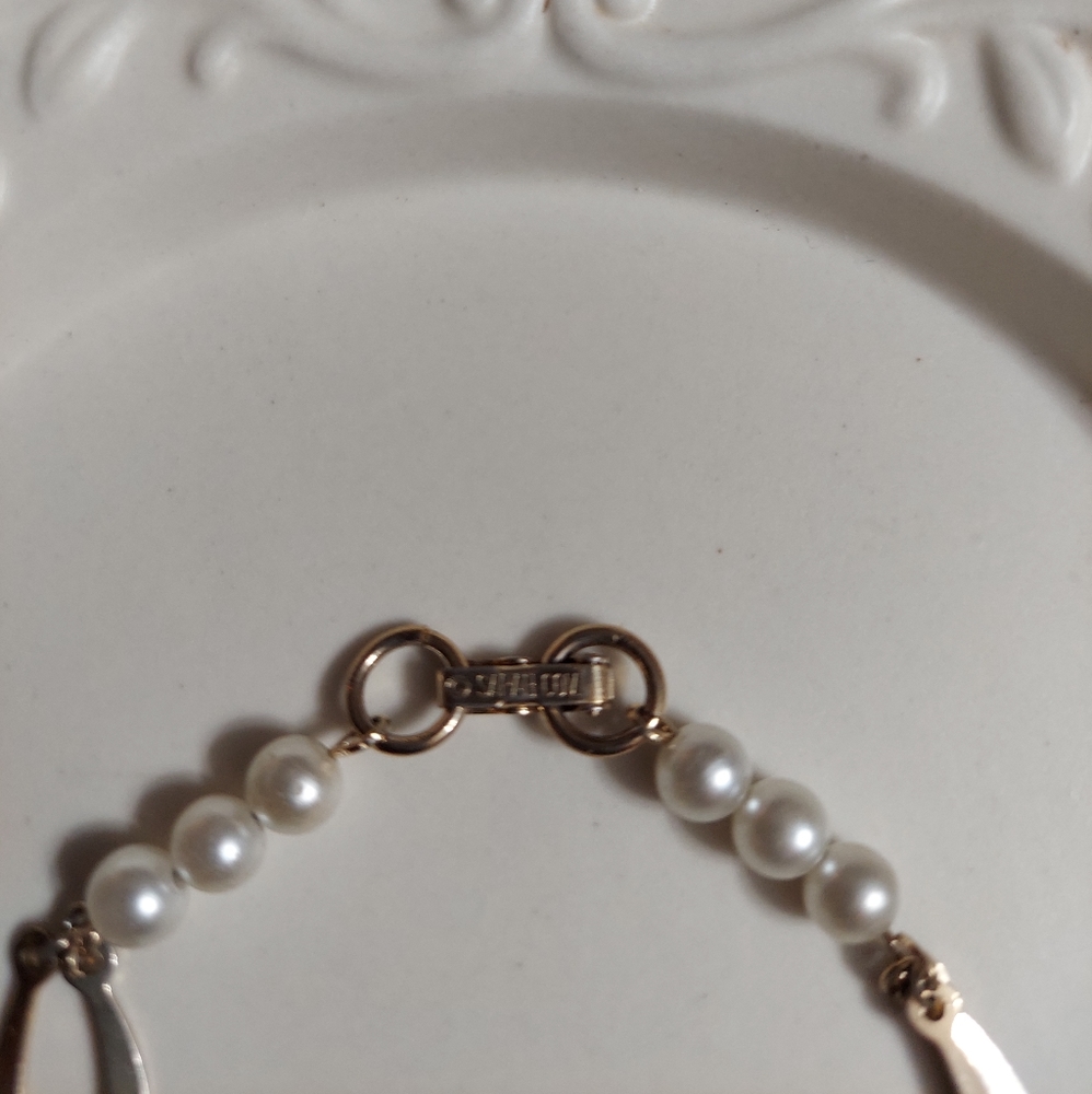 Sarah Coventry Gold Tone/Faux Pearl Bracelet - Picture 7 of 8
